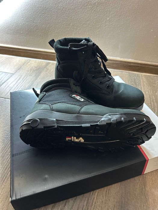 Vand ghete Fila in stare buna