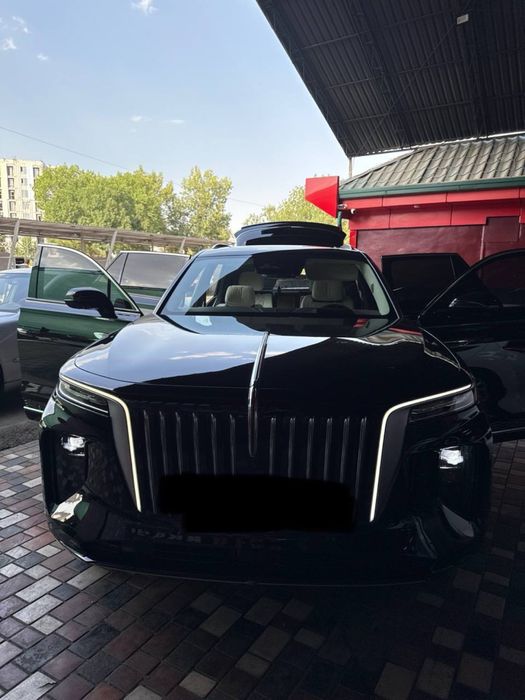 Hongqi E HS 9 srochno sotiladi