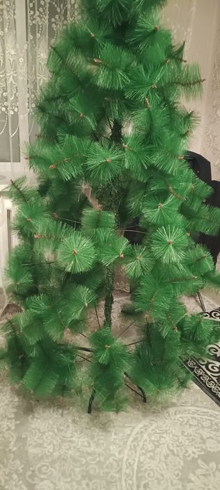 Продам елку зеленую
