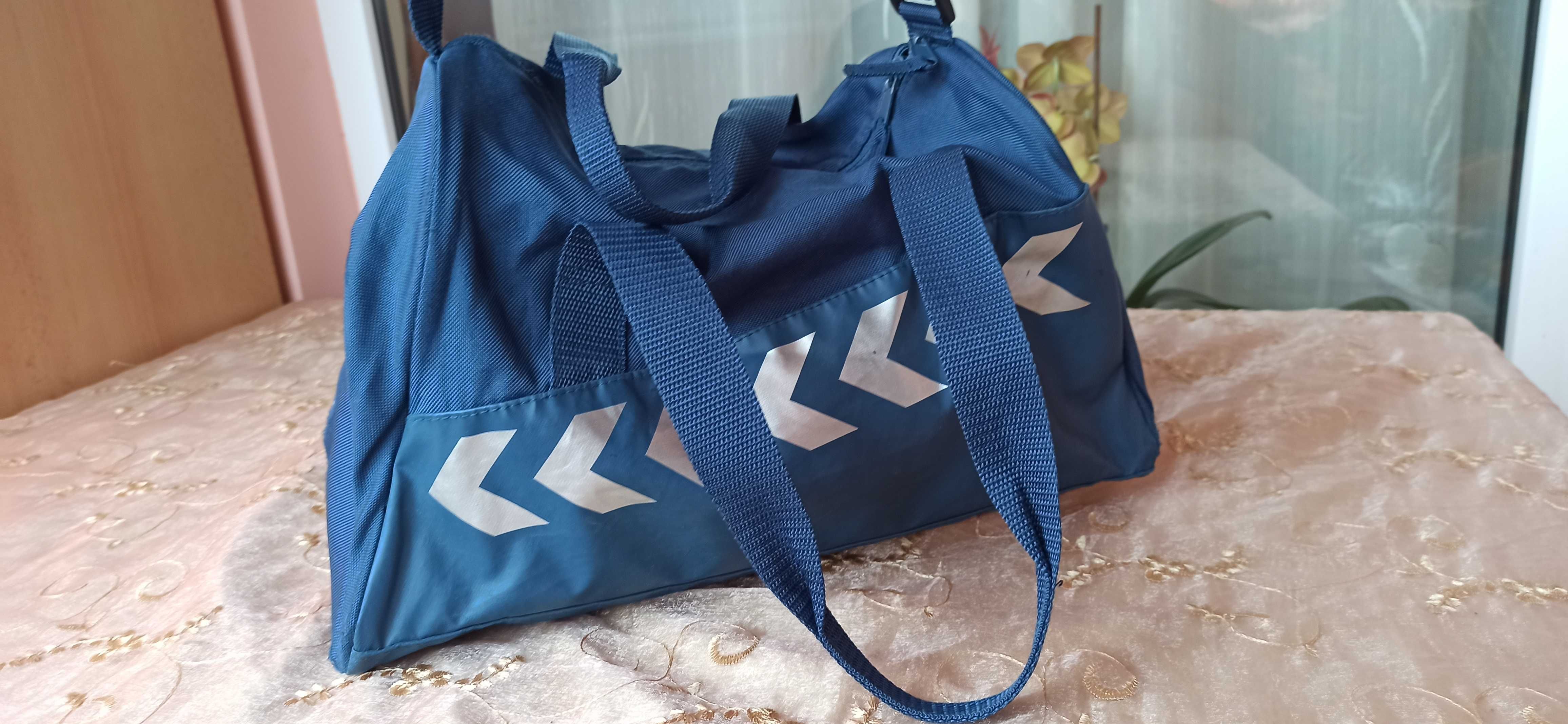 нов сак  Hummel-25 лв и сак HIKER нов-25 лв