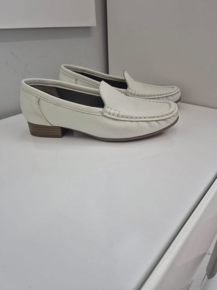 Продам женскую обувь