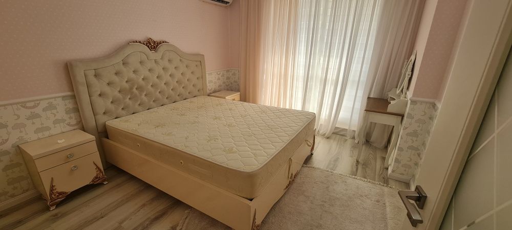Dormitor deosebit. Gratuit: Perdele și covor