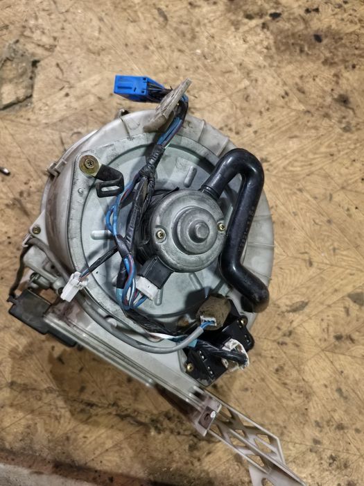 Мазда Кронос, мотор отопителя.