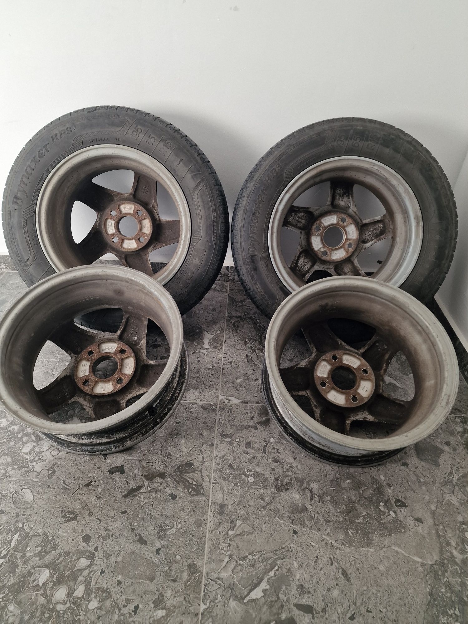 Продавам Оригинални джанти от HONDA с гуми 195/65/15.