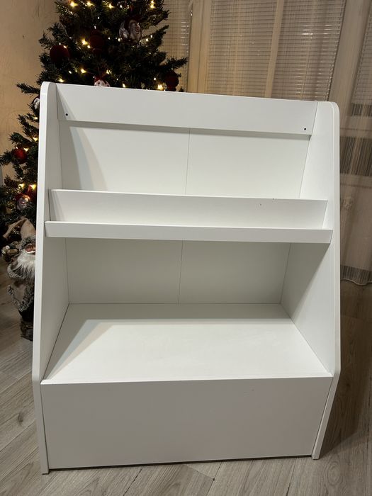 Поставка за книги и място за съхранения