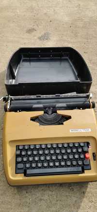 Mașina de scris veche made în japan