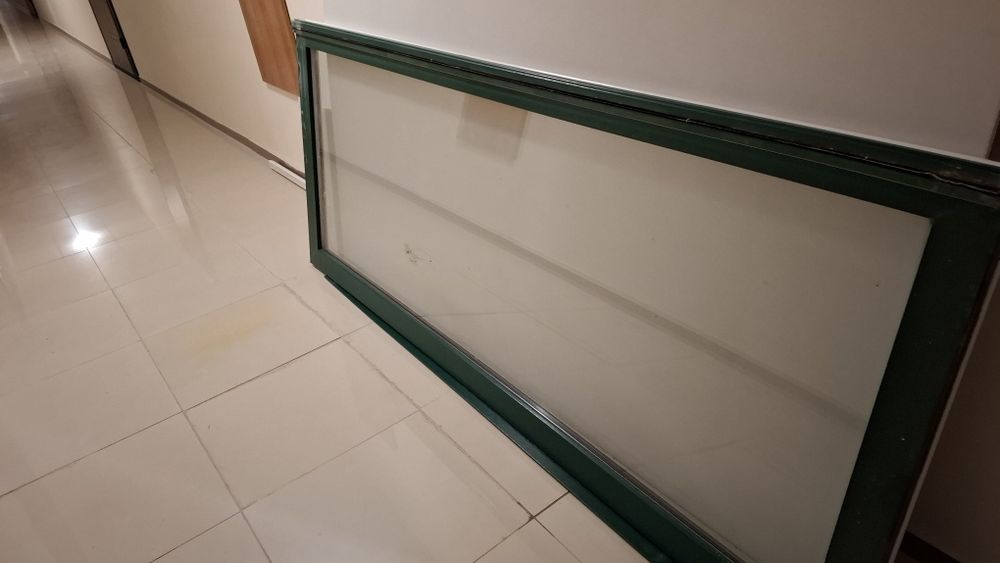 Подарявам дограма със стъклопакет