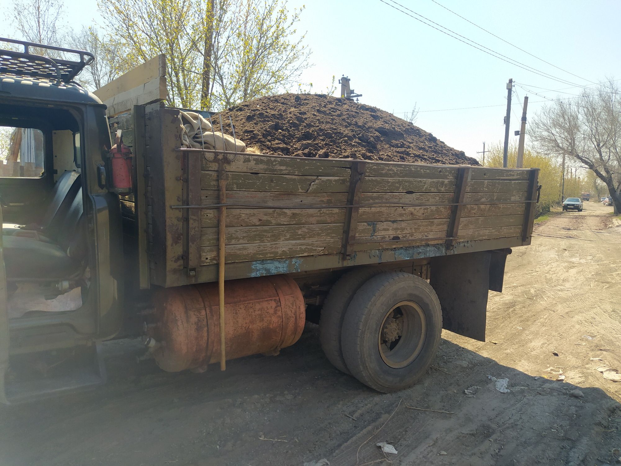 Перегной навоз машина большая грузим на совесть