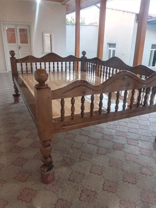 Kravot sotiladi surochni razmeri 2 ga 3 metr