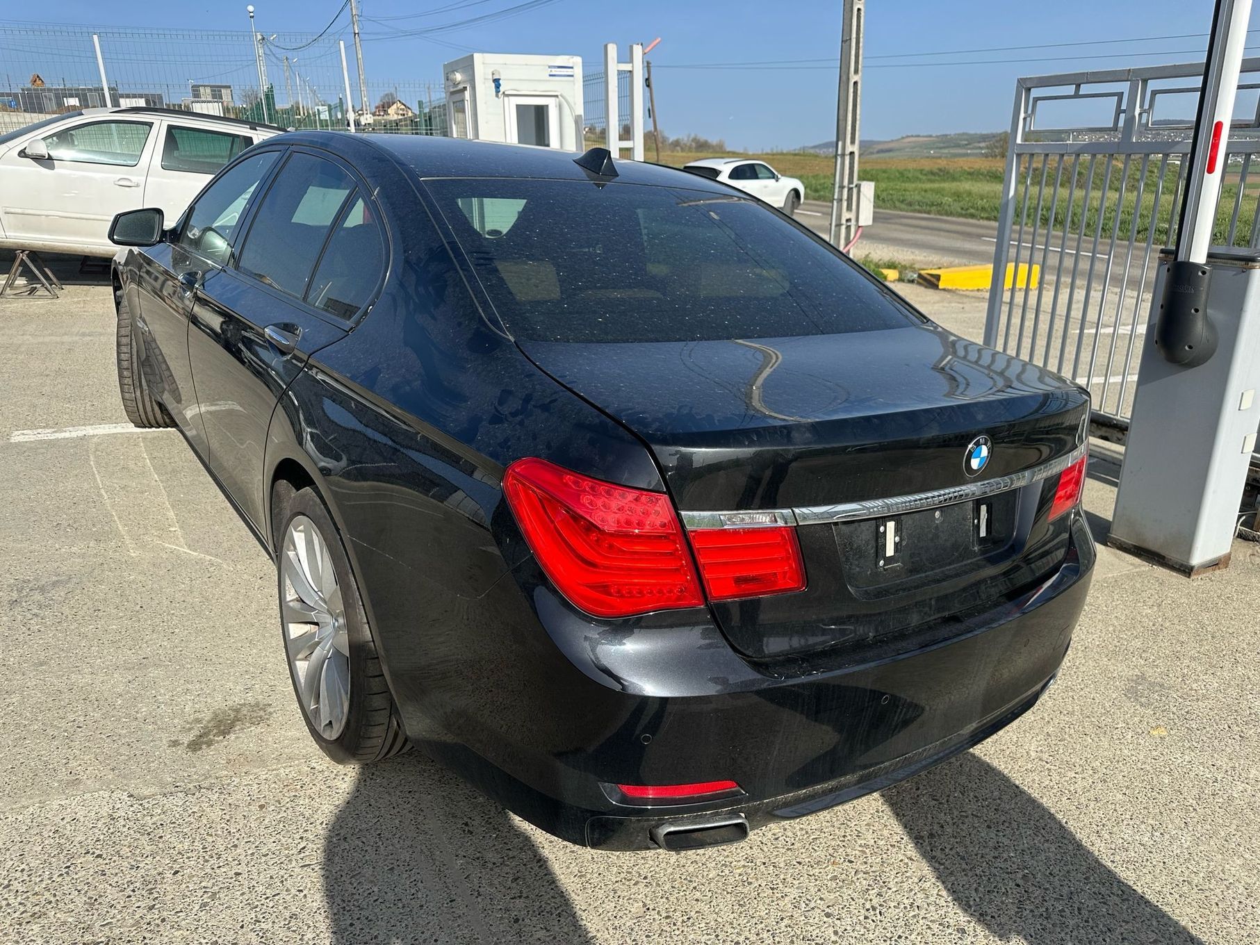 Dezmembrez / Dezmembrari / Piese / Accesorii Bmw f01 4.4 benzina 2009 negru volan stanga