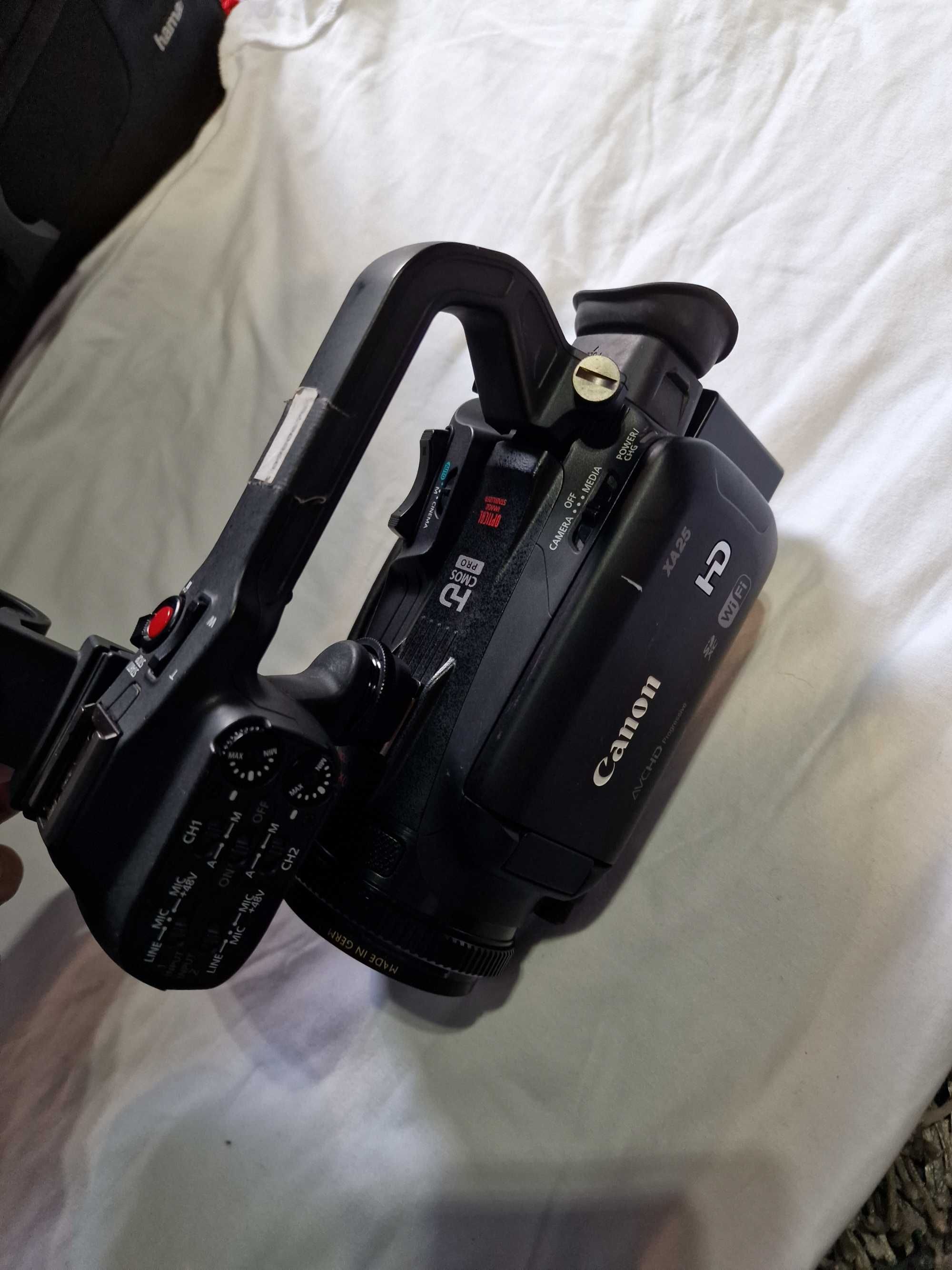 Vând Camera Canon XA25