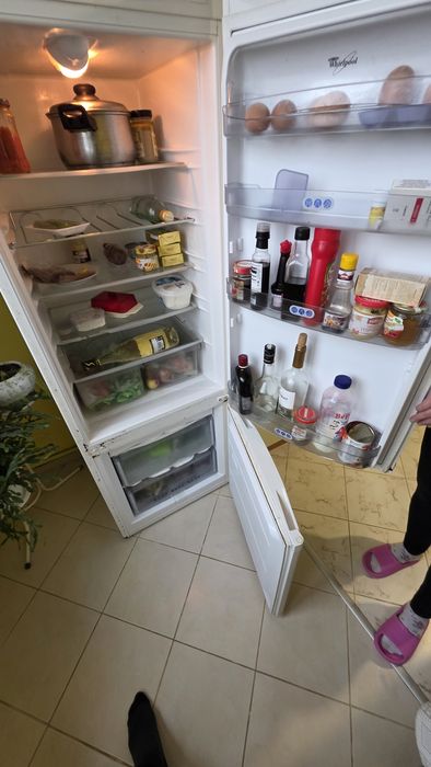 Работещ хладилник Whirlpool