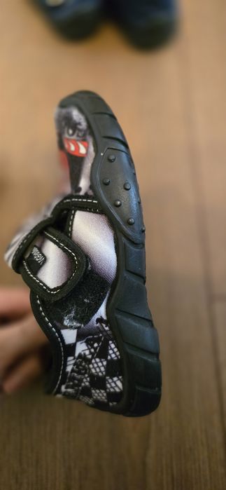 Пантофи 26 номер за момче