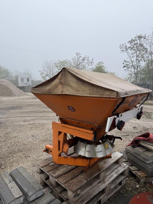 Песъкар за трактор