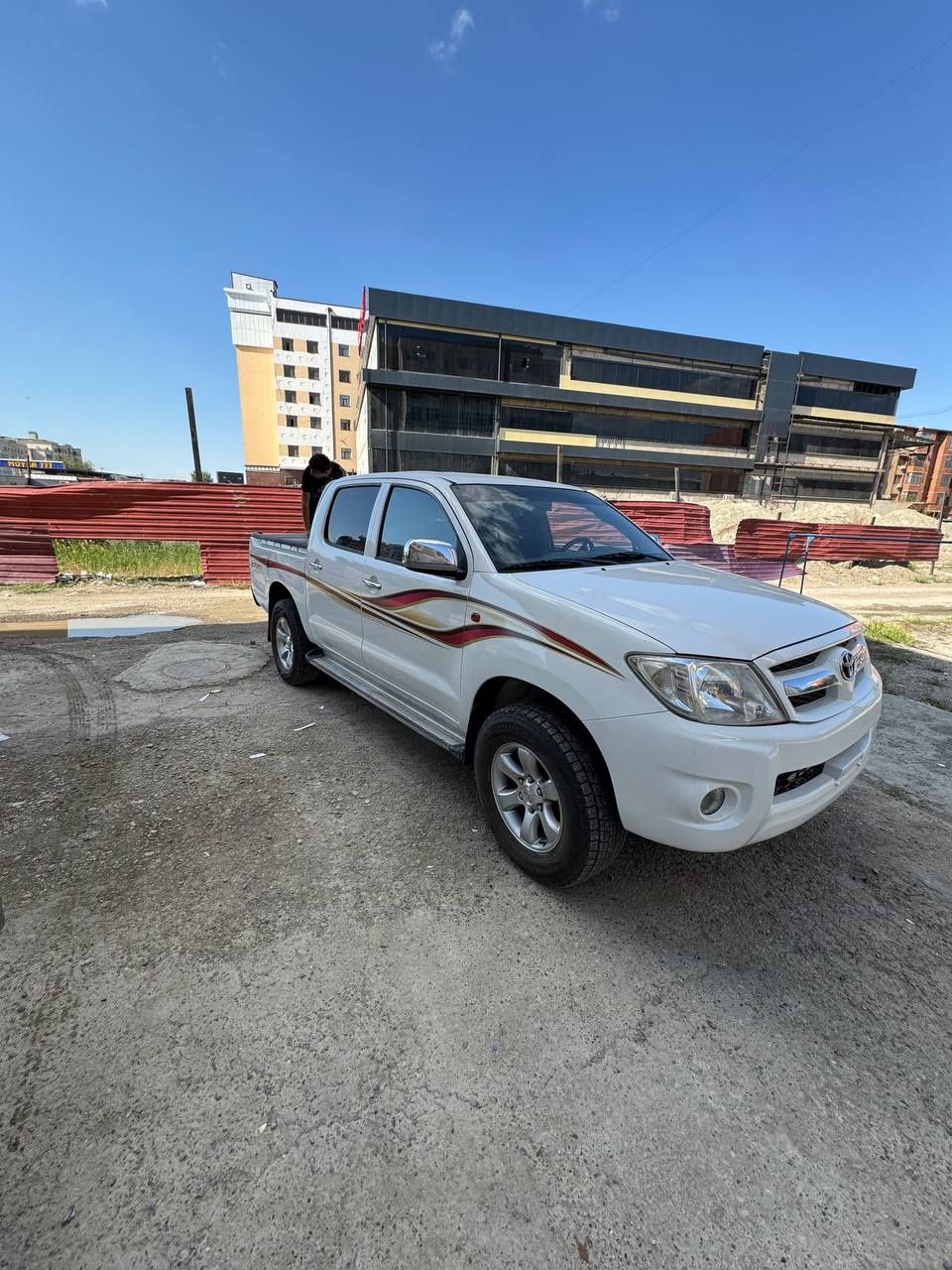 Toyota Hilux сотилади