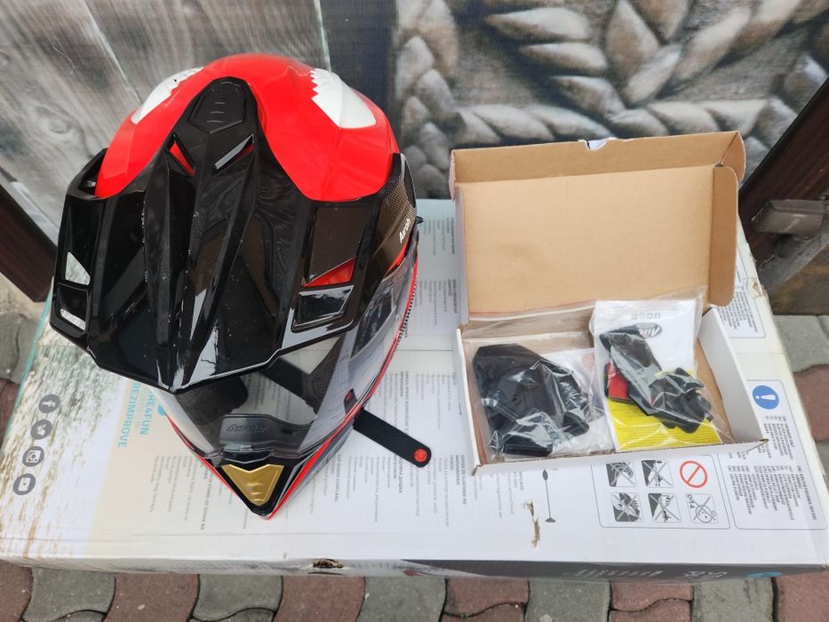 Vând casca moto Airoh Commandet Progresa Red Gloss XL 61-62