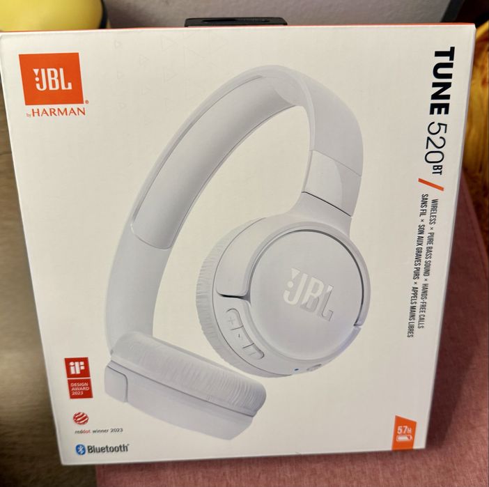 Vând căști JBL Tune 520 BT