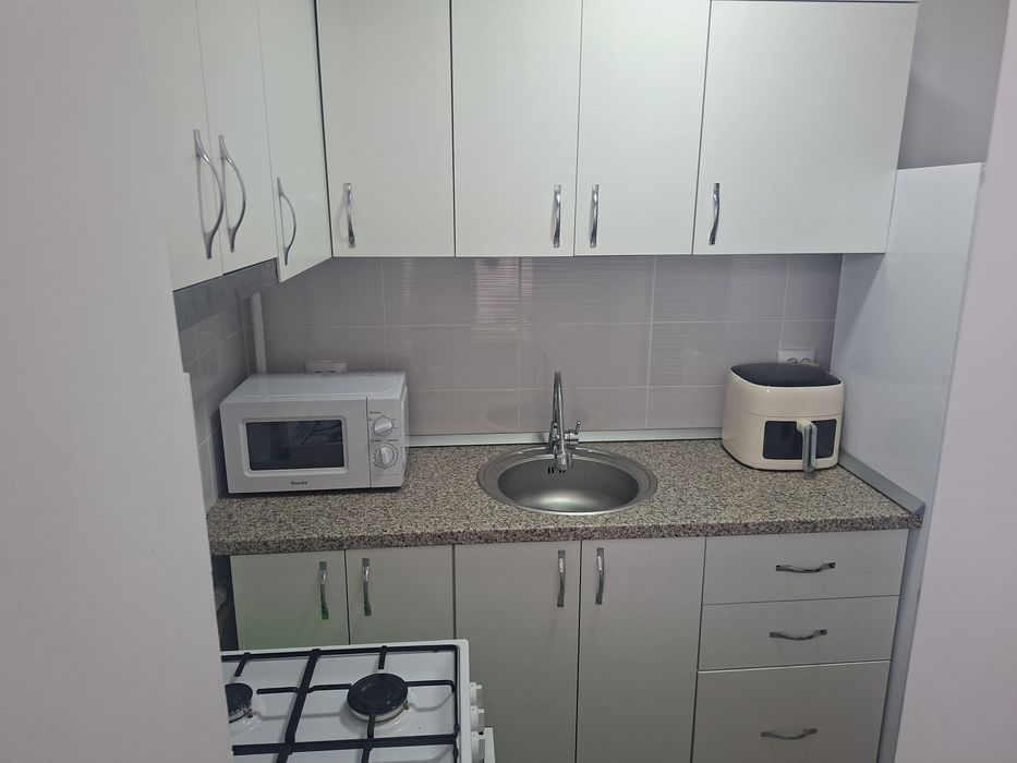 Proprietar: Garsonieră Renovată Modern (Craiovei), Boxă pe Etaj, Parc