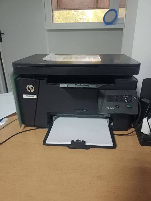 Продам принтер черно белый hp