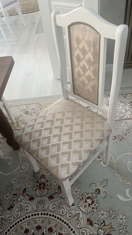 Стол с стульями