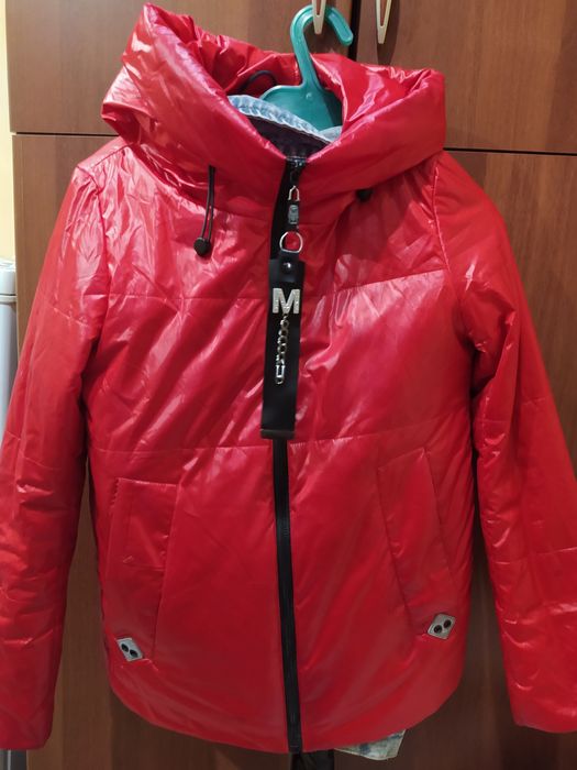 Продам куртки 3000 тенге