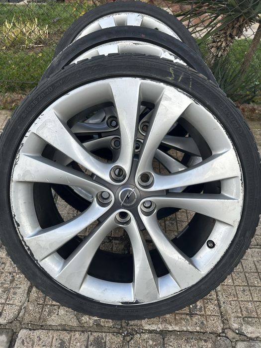 Opel Insignia 5/120/20 с гуми.