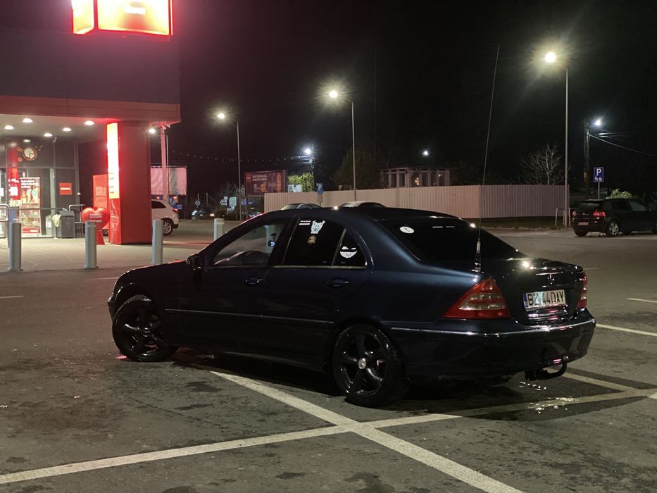 Vând/schimb  mercedes c 180 2000 benzina si gaz