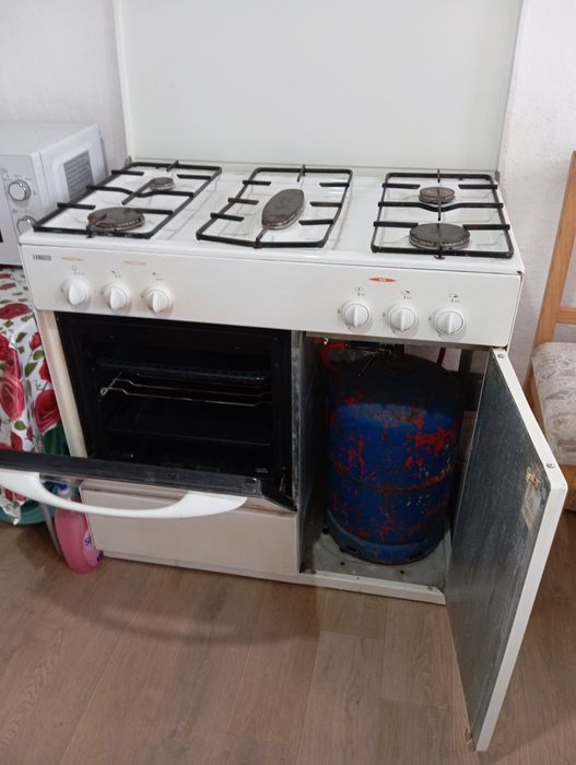 Vând aragaz 5 ochiuri