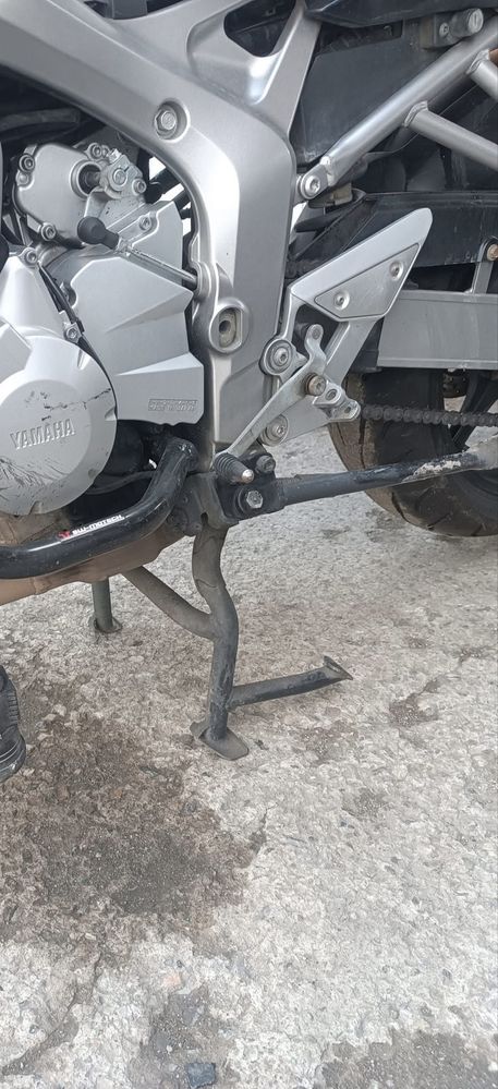Централна стойка за Ямаха ФЗ6 / Yamaha FZ6