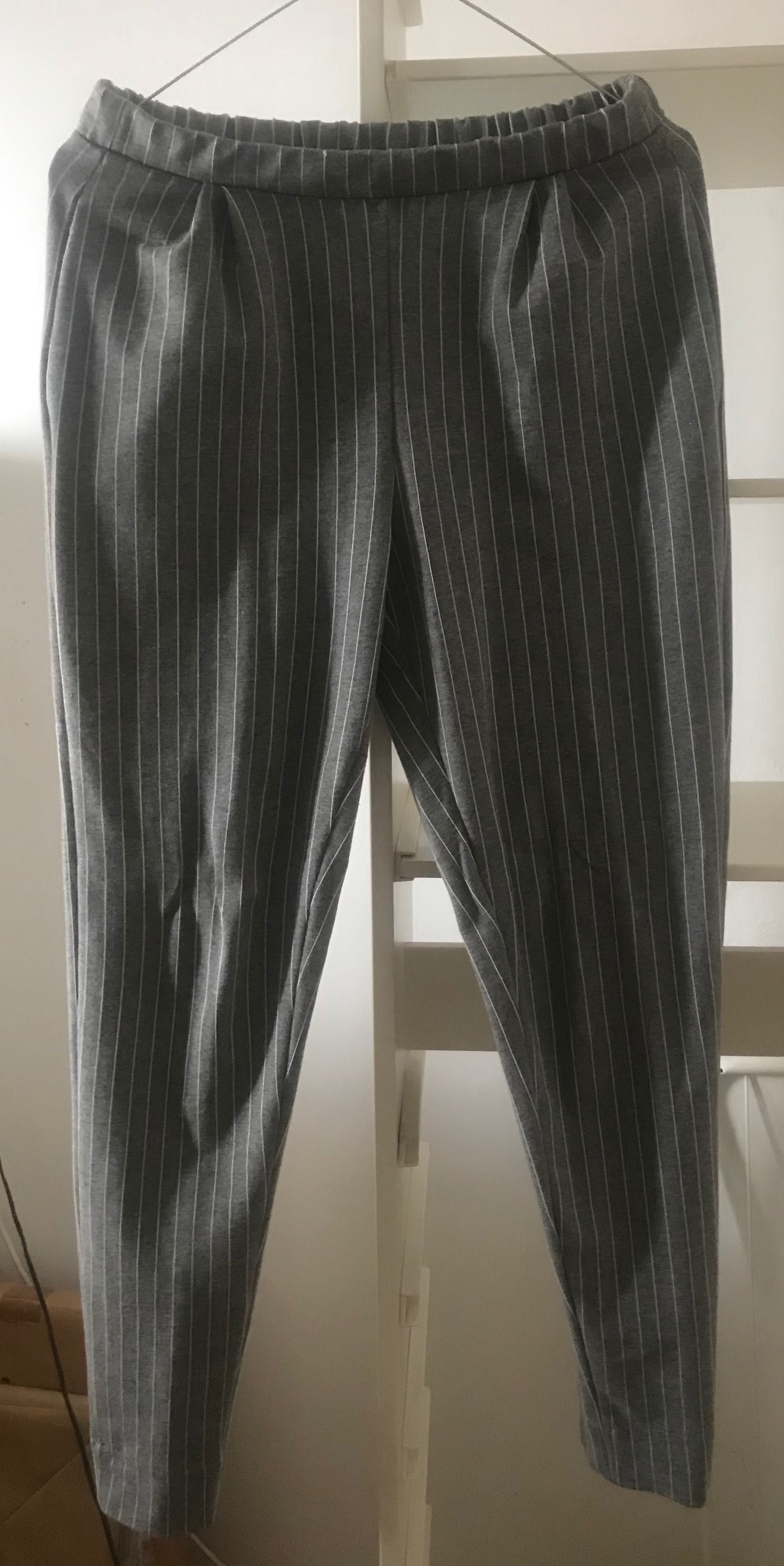 Pantaloni cu dungi verticale Pull & Bear