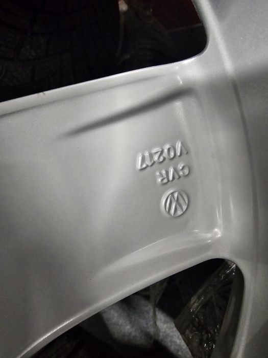 НОВИ оригинални джанти за Фолксваген,Шкода 15 5 100 гуми 185 65 15