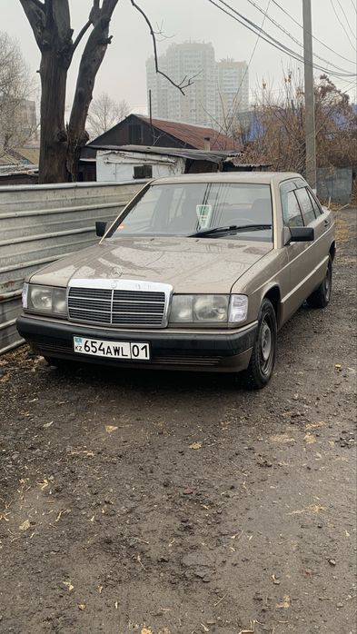 Мерседес 190 , 1990 год