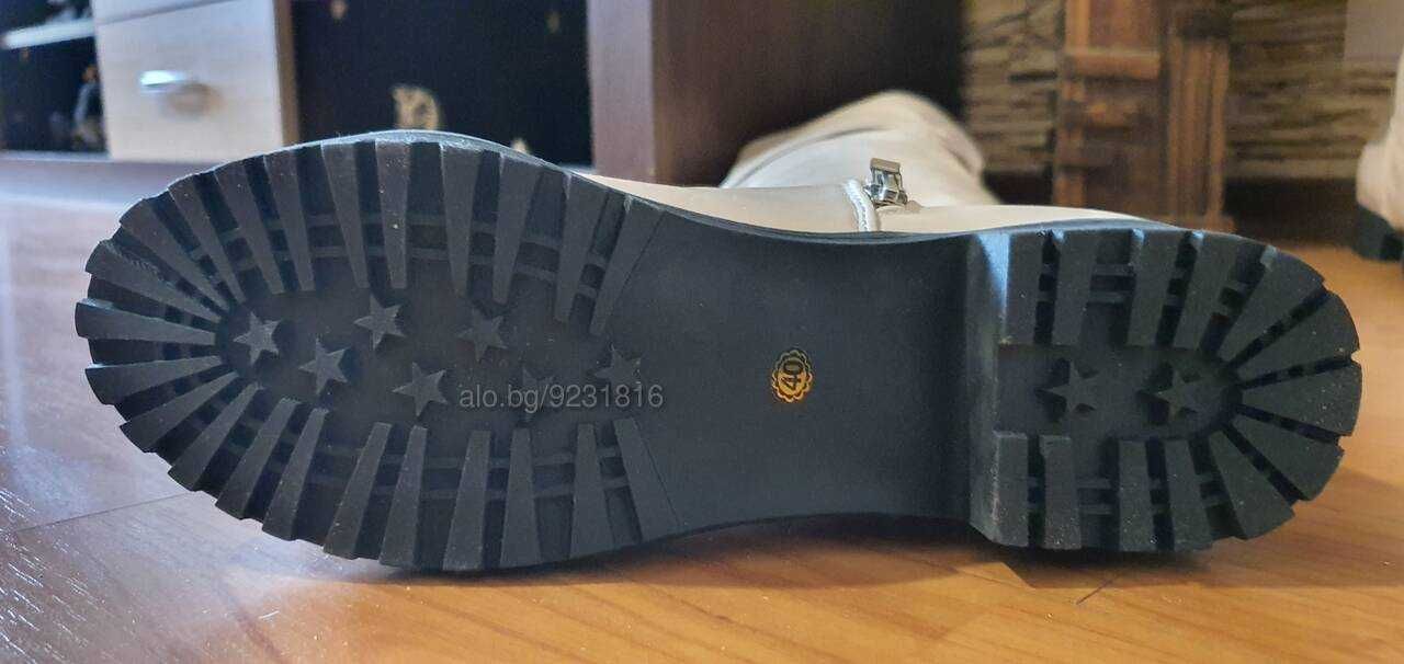 Нови Чизми - телесен цвят.