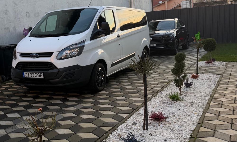 Ford custom 2.2 diesel 2014 8 locuri modelul lung