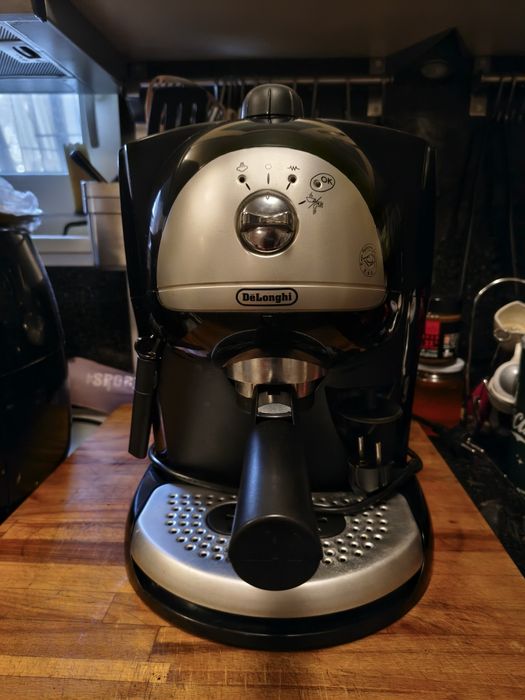 Продавам кафе машина Delonghi EC 410.B