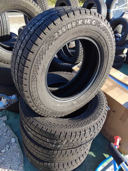 Зимни Гуми 235 65 16С