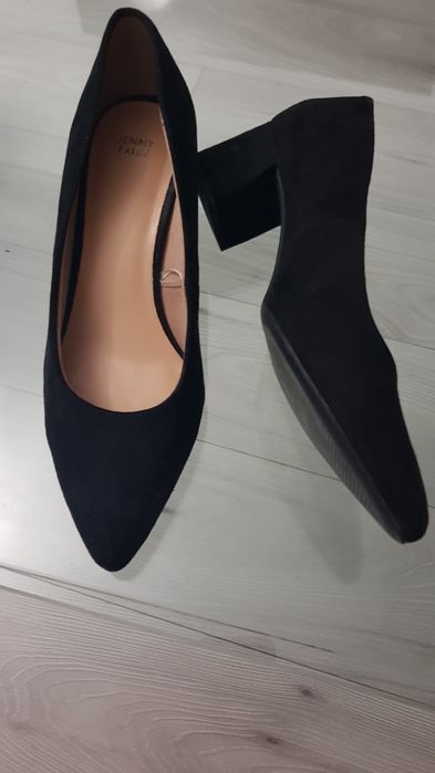 Vand pantofi de dama marimea 39, negri .