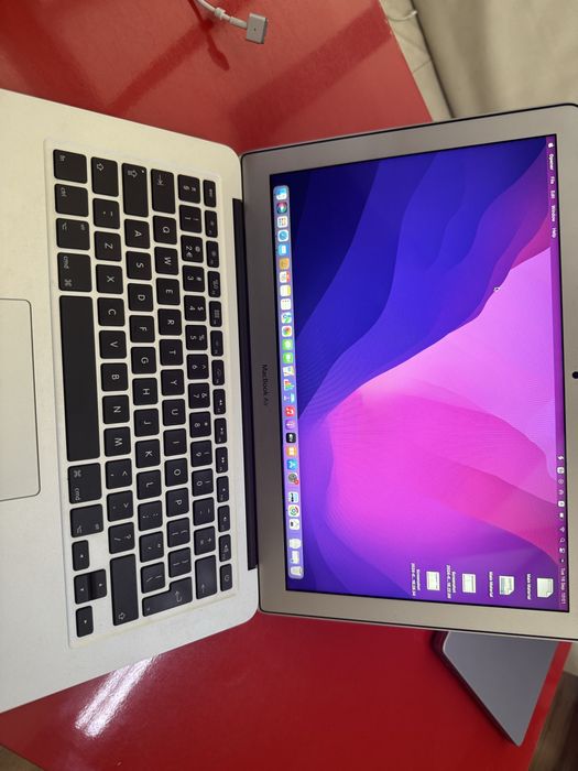 MacBook Air 13” (Early 2015) – 8GB RAM, 128GB SSD + заря