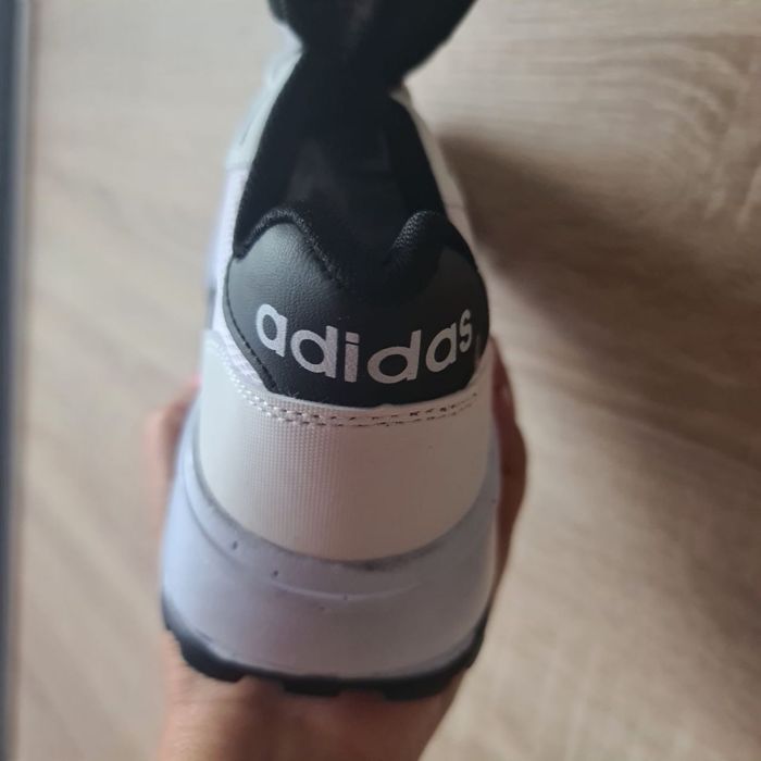 Adidași pânzati  marca  Adidas