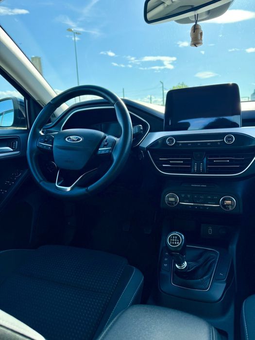 Ford Focus – Full LED, CarPlay, Driver Assist, KM reali