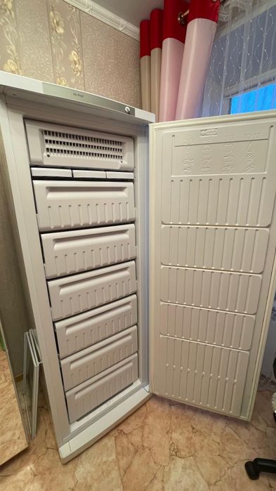 Продам морозильную камеру