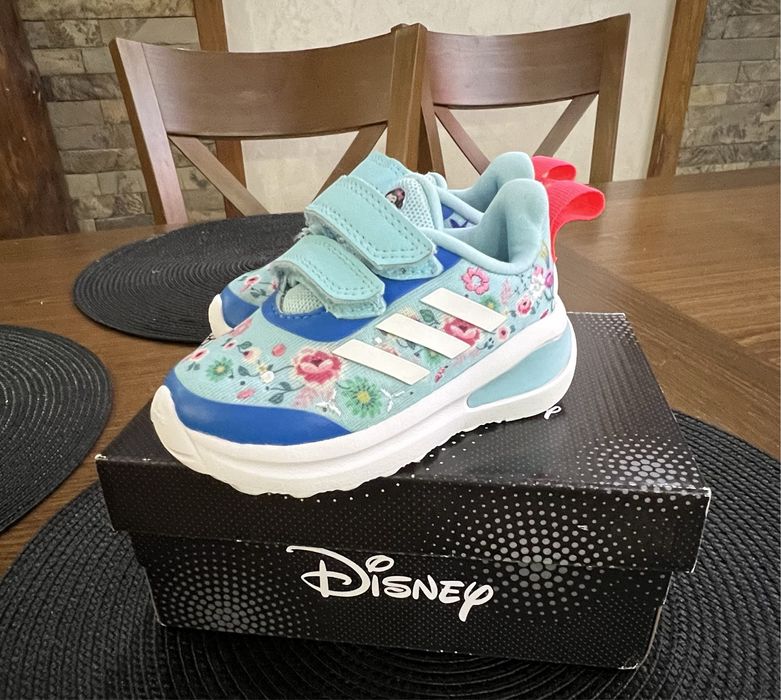 Маратонки Adidas Disney 20 размер