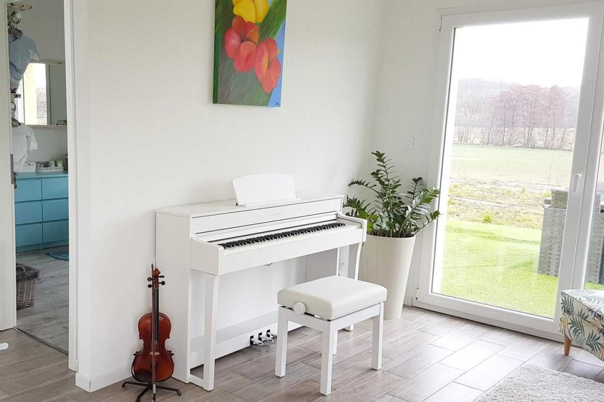 Pianina Yamaha CLP-735 WH