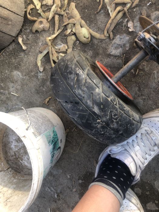 Vand atv de 49 defect si 2 roti sparte