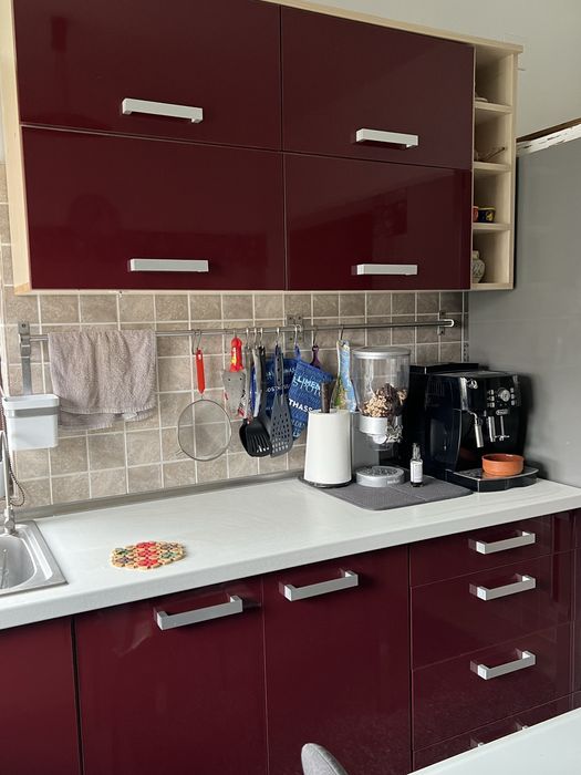 Bucatarie stare foarte buna cu electrocasnice incuse