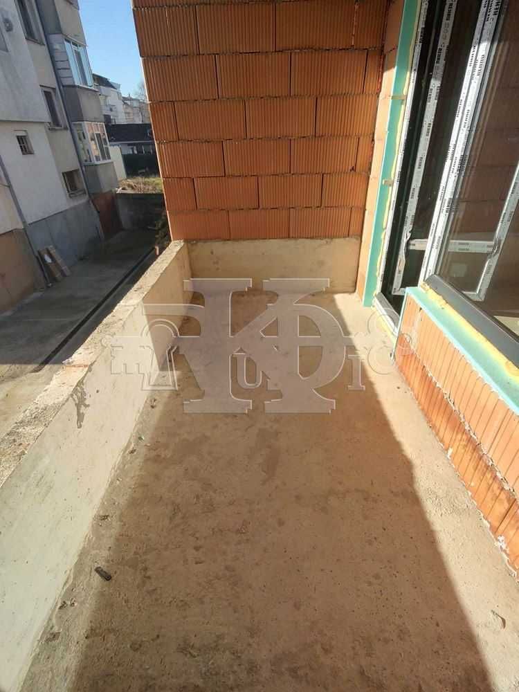 Продава се Тристаен апартамент в Добрич, Център - 87 кв.м за 1065 €/кв.м - Снимка #10