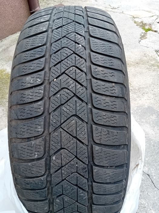 Vând 4 anvelope iarnă marca Pirelli