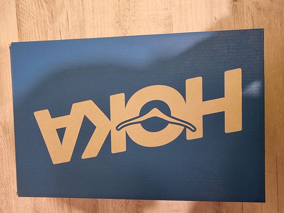 Vând pantofi cuie  hoka