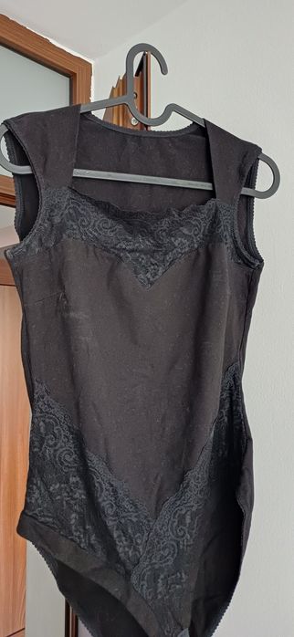 Body negru cu dantela