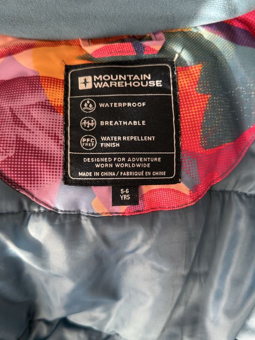 Пррдается куртка на девочку